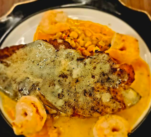 Passé signature dishes Duck Confit
Seafood Bouillabaisse
Beignets